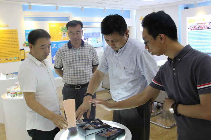 辽阳市委常委、、、常务副市长张震到Galaxy银河国际集团调研指导