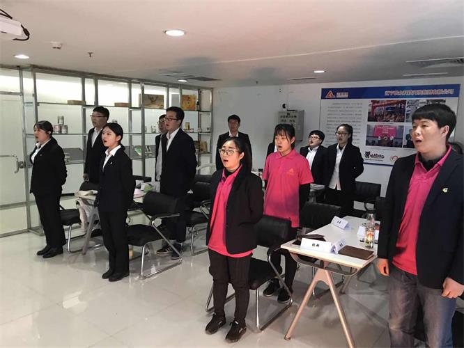 不忘初心，，撸起袖子加油干