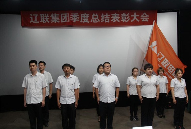 “充满青春的自满，，，为梦想奋力前行”